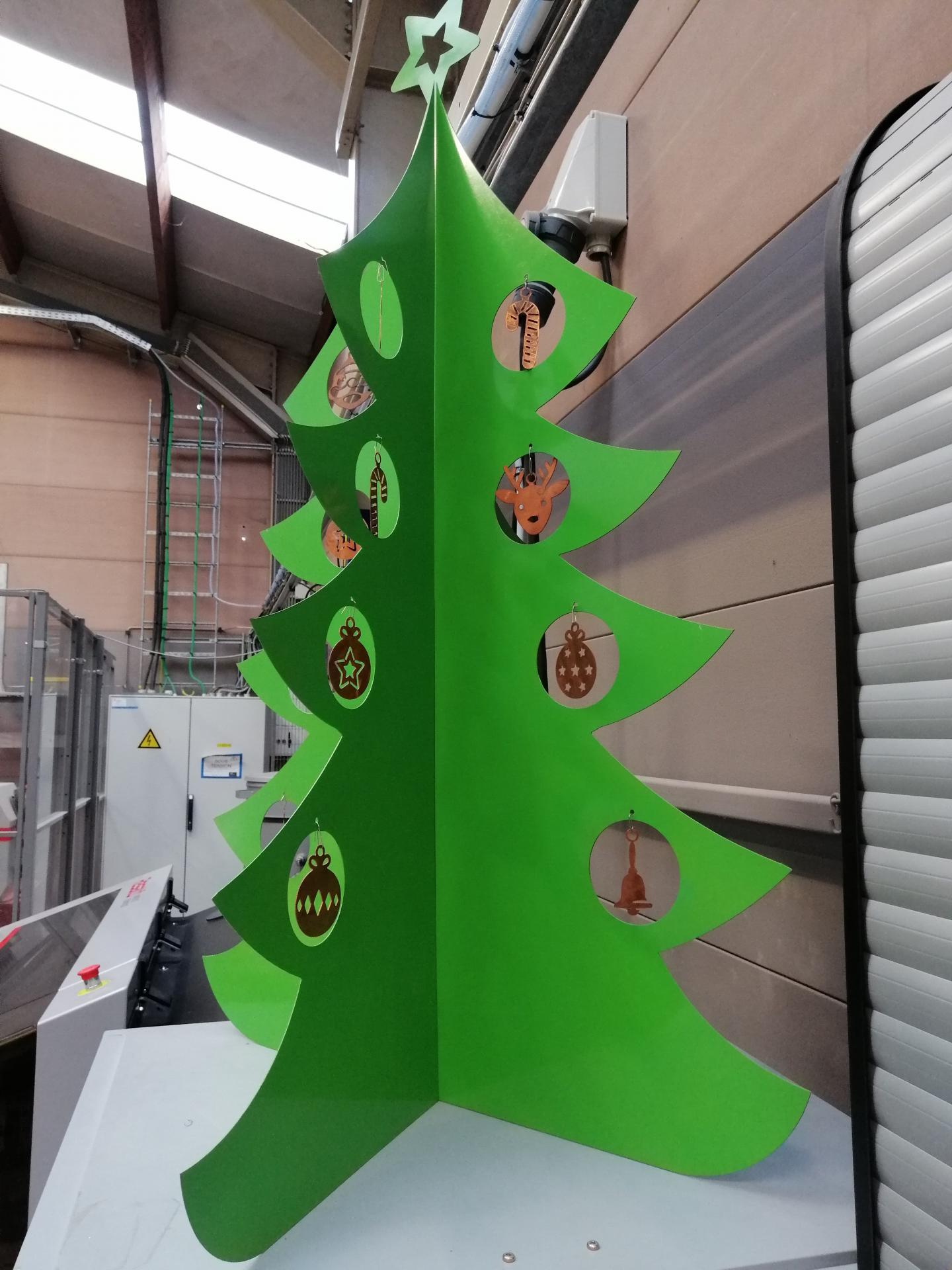 Sapin de Noël en tôle d'acier de 1 mm.